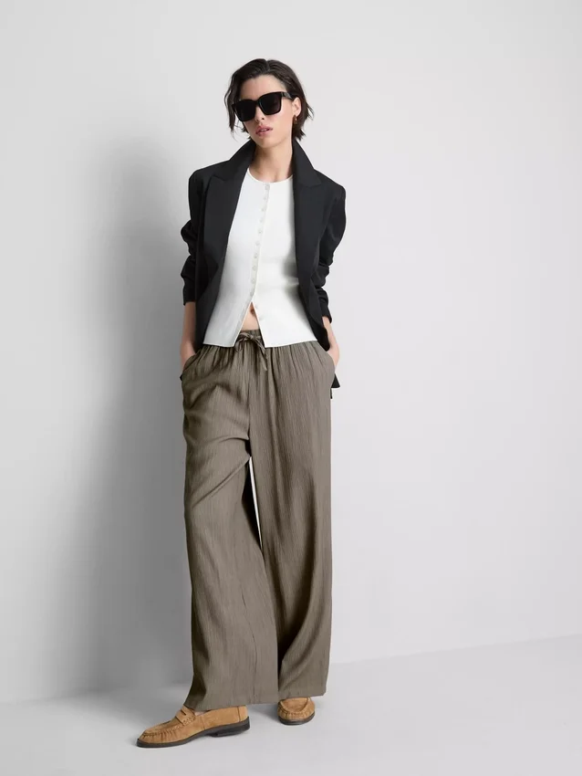 Pantaloni cu croi larg și textură șifonată Pantaloni cu croi larg și textură șifonată
