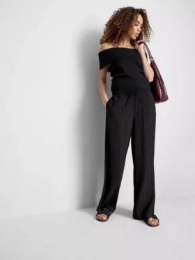 Pantaloni cu croi larg și textură șifonată