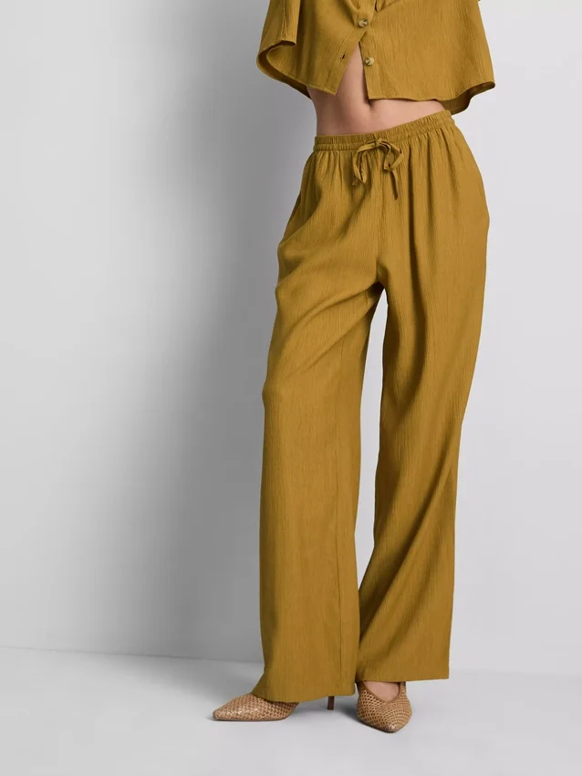 Pantaloni cu croi larg și textură șifonată Pantaloni cu croi larg și textură șifonată