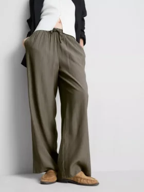 Pantaloni cu croi larg și textură șifonată