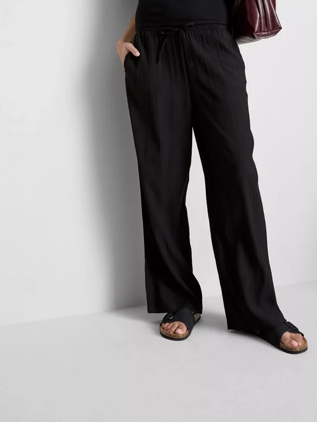 Pantaloni cu croi larg și textură șifonată Pantaloni cu croi larg și textură șifonată