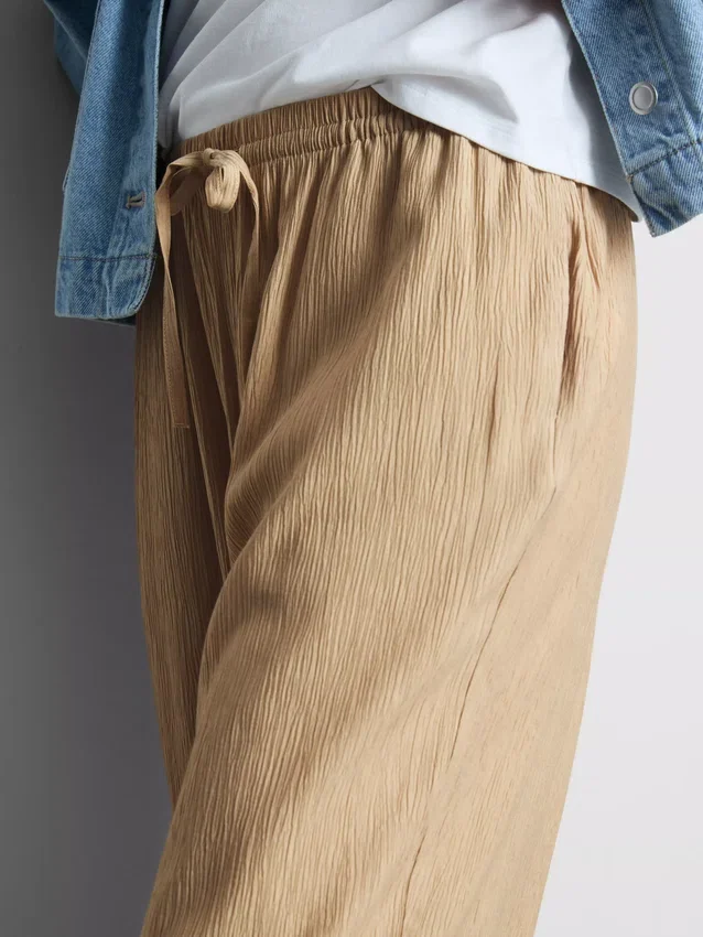 Pantaloni cu croi larg și textură șifonată Pantaloni cu croi larg și textură șifonată