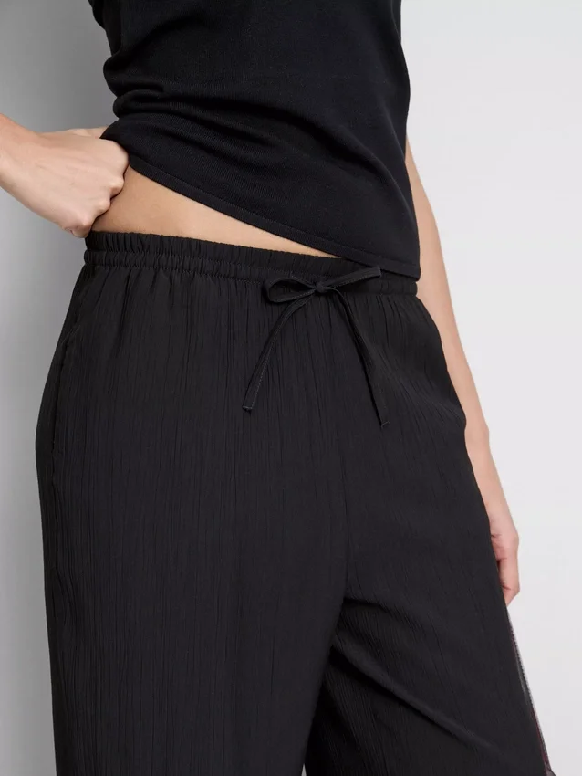Pantaloni cu croi larg și textură șifonată Pantaloni cu croi larg și textură șifonată
