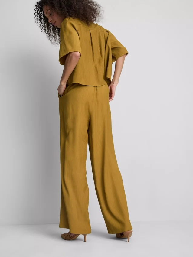 Pantaloni cu croi larg și textură șifonată Pantaloni cu croi larg și textură șifonată
