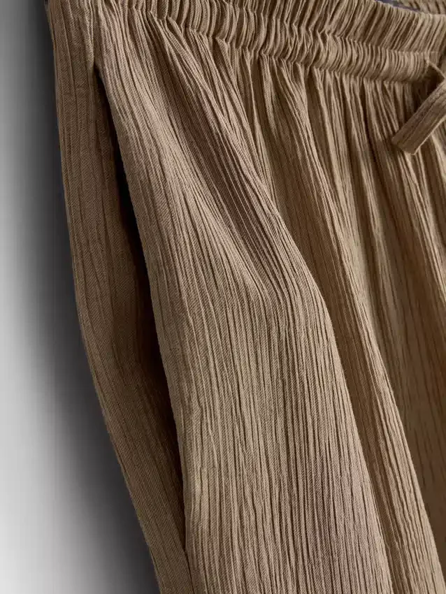 Pantaloni cu croi larg și textură șifonată Pantaloni cu croi larg și textură șifonată