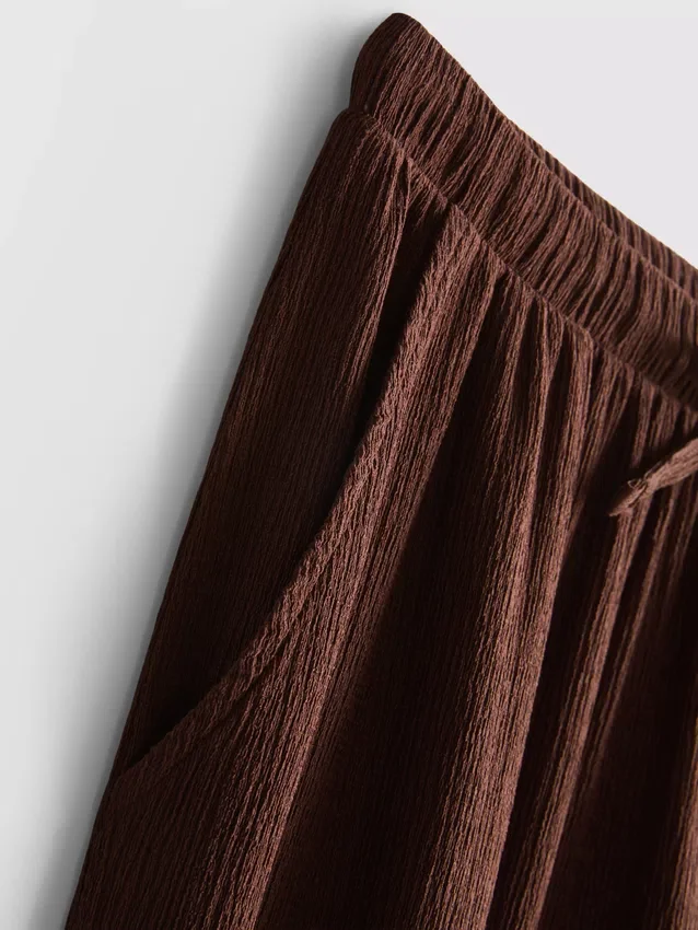 Pantaloni cu croi larg și textură șifonată Pantaloni cu croi larg și textură șifonată