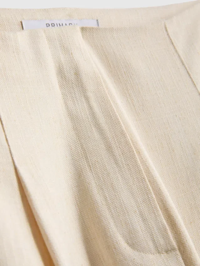 Pantaloni cu croi larg, plisați și texturați Pantaloni cu croi larg, plisați și texturați