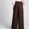 Pantaloni cu croi larg, pliuri și detaliu cu curea Pantaloni cu croi larg, pliuri și detaliu cu curea