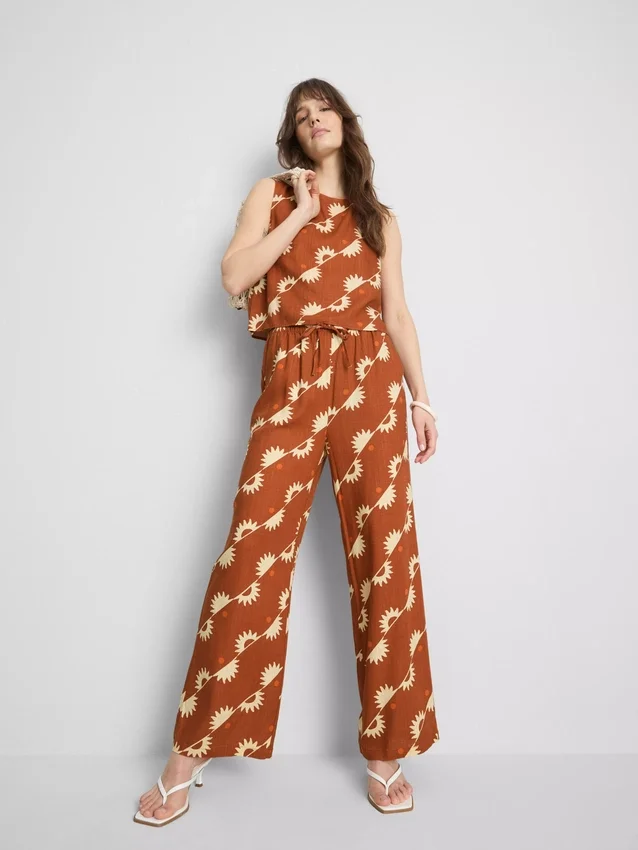 Pantaloni cu imprimeu și croi larg Pantaloni cu imprimeu și croi larg