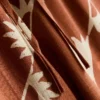 Pantaloni cu imprimeu și croi larg Pantaloni cu imprimeu și croi larg