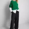 Pantaloni cu talie elastică și croi larg Pantaloni cu talie elastică și croi larg