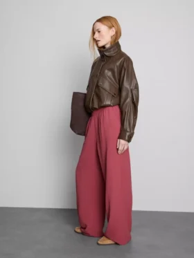 Pantaloni cu talie elastică și croi larg