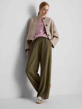 Pantaloni cu talie elastică și croi larg