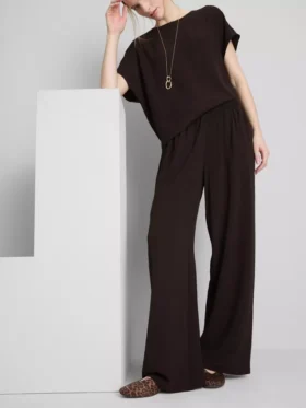 Pantaloni cu talie elastică și croi larg