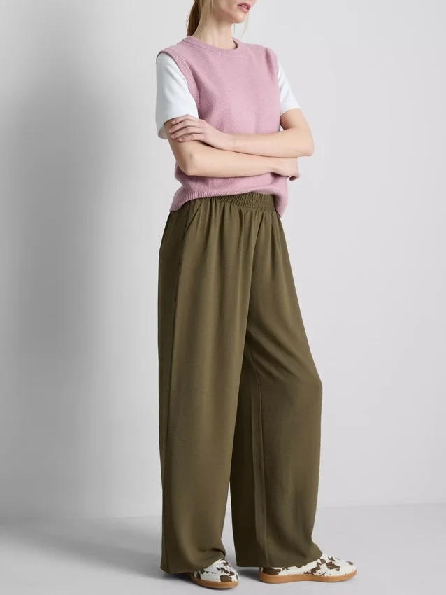 Pantaloni cu talie elastică și croi larg Pantaloni cu talie elastică și croi larg