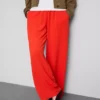 Pantaloni cu talie elastică și croi larg Pantaloni cu talie elastică și croi larg