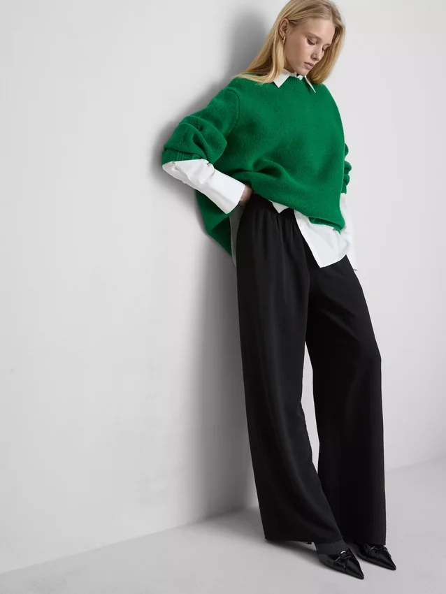 Pantaloni cu talie elastică și croi larg Pantaloni cu talie elastică și croi larg