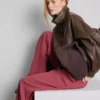 Pantaloni cu talie elastică și croi larg Pantaloni cu talie elastică și croi larg