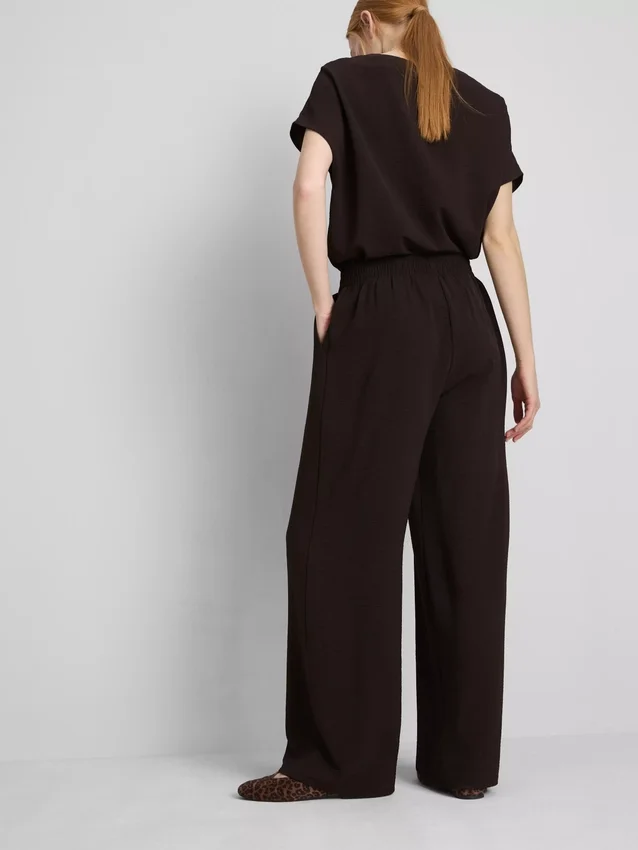 Pantaloni cu talie elastică și croi larg Pantaloni cu talie elastică și croi larg