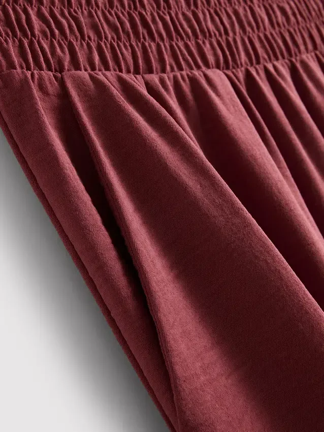 Pantaloni cu talie elastică și croi larg Pantaloni cu talie elastică și croi larg