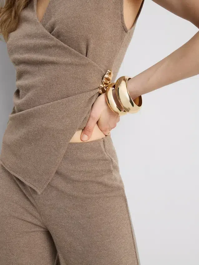 Pantaloni cu talie medie și croi larg Pantaloni cu talie medie și croi larg