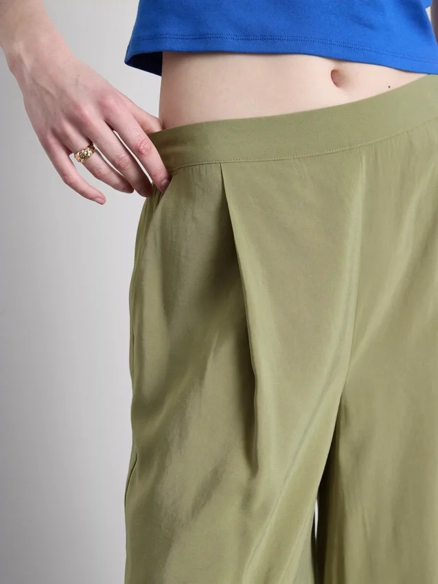Pantaloni culotte cu talie medie și picior larg Pantaloni culotte cu talie medie și picior larg