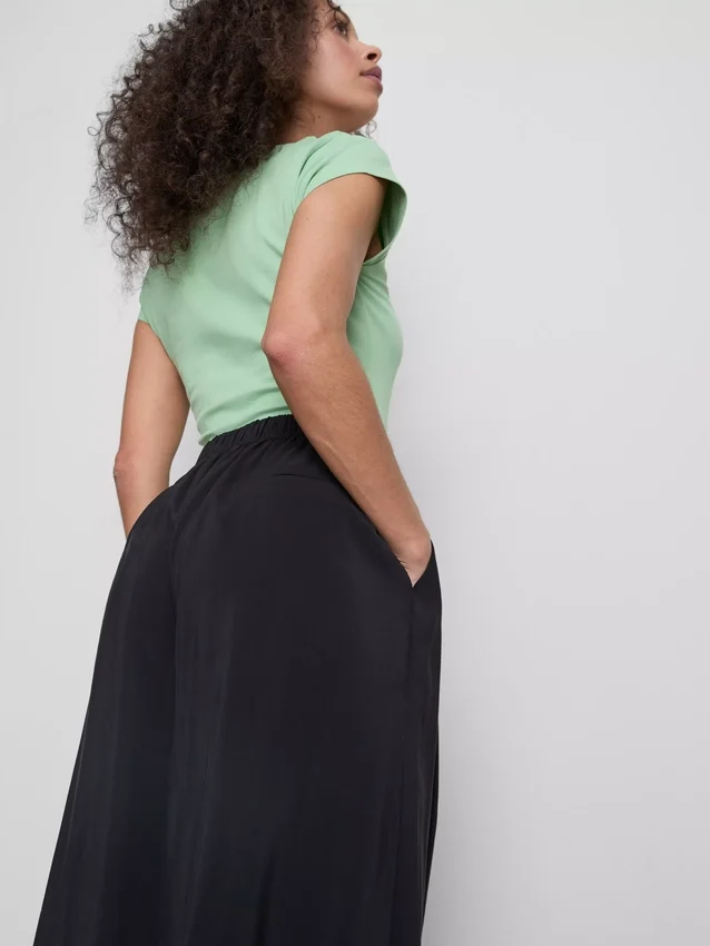 Pantaloni culotte cu talie medie și picior larg Pantaloni culotte cu talie medie și picior larg