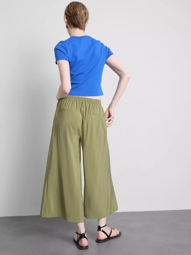 Pantaloni culotte cu talie medie și picior larg Pantaloni culotte cu talie medie și picior larg
