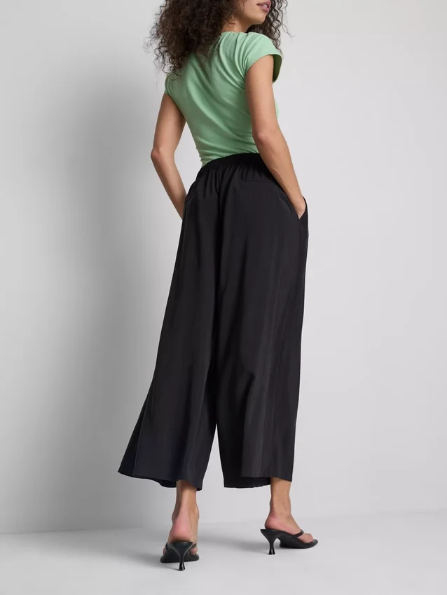 Pantaloni culotte cu talie medie și picior larg Pantaloni culotte cu talie medie și picior larg