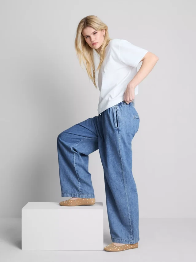 Pantaloni de blugi cu talie medie Pantaloni de blugi cu talie medie