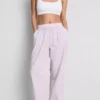 Pantaloni de Pijama cu croi drept, cu dungi, ideali pentru relaxare Pantaloni de Pijama cu croi drept, cu dungi, ideali pentru relaxare