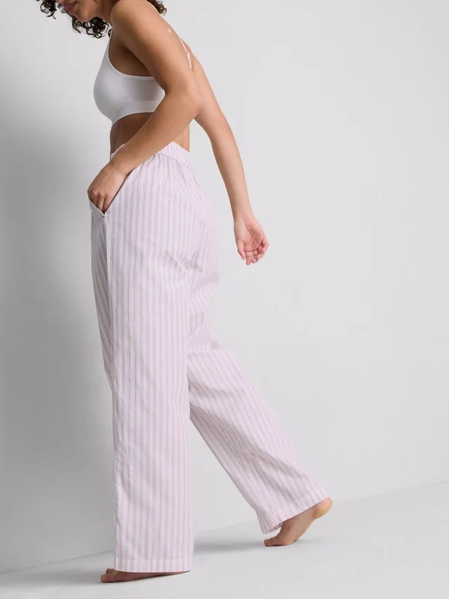 Pantaloni de Pijama cu croi drept, cu dungi, ideali pentru relaxare Pantaloni de Pijama cu croi drept, cu dungi, ideali pentru relaxare