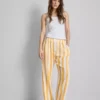 Pantaloni de Pijama cu croi drept și volane, ideali pentru relaxare Pantaloni de Pijama cu croi drept și volane, ideali pentru relaxare