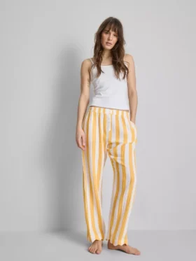 Pantaloni de Pijama cu croi drept și volane, ideali pentru relaxare