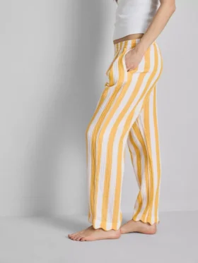 Pantaloni de Pijama cu croi drept și volane, ideali pentru relaxare