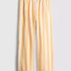 Pantaloni de Pijama cu croi drept și volane, ideali pentru relaxare Pantaloni de Pijama cu croi drept și volane, ideali pentru relaxare