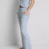 Pantaloni de Pijama cu dungi și nervuri, ideali pentru relaxare Pantaloni de Pijama cu dungi și nervuri, ideali pentru relaxare