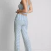 Pantaloni de Pijama cu dungi și nervuri, ideali pentru relaxare Pantaloni de Pijama cu dungi și nervuri, ideali pentru relaxare