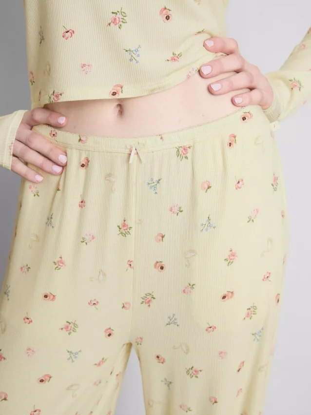 Pantaloni de Pijama cu nervuri și imprimeu floral Pantaloni de Pijama cu nervuri și imprimeu floral