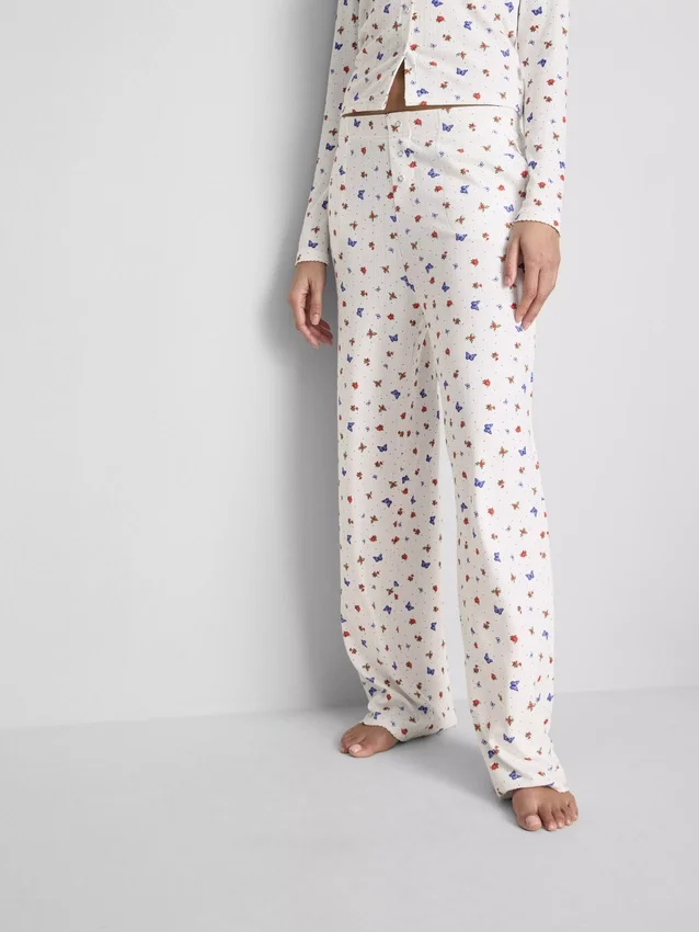 Pantaloni de pijama cu nervuri și imprimeu fluture Pantaloni de pijama cu nervuri și imprimeu fluture