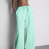 Pantaloni de plajă cu croi larg, cu imprimeu