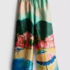 Pantaloni de plajă din satin cu imprimeu panoramic Pantaloni de plajă din satin cu imprimeu panoramic
