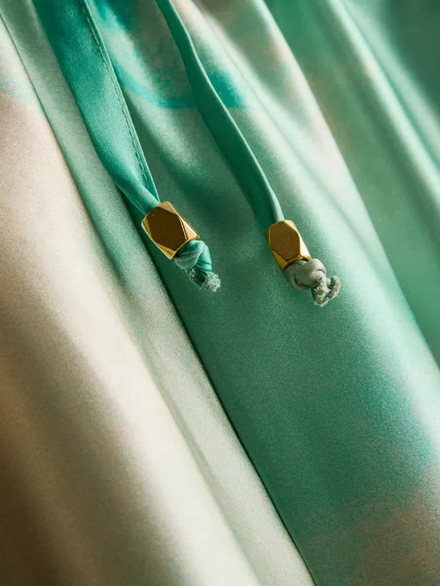 Pantaloni de plajă din satin cu imprimeu panoramic Pantaloni de plajă din satin cu imprimeu panoramic