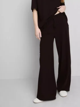 Pantaloni de trening cu croi larg, cu conținut ridicat de bumbac