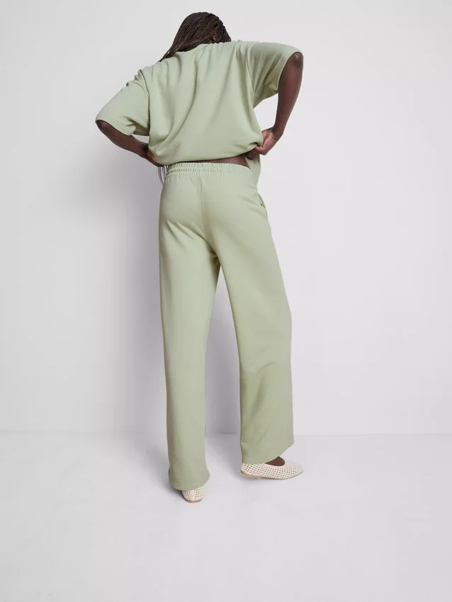 Pantaloni de trening cu croi larg, cu conținut ridicat de bumbac Pantaloni de trening cu croi larg, cu conținut ridicat de bumbac