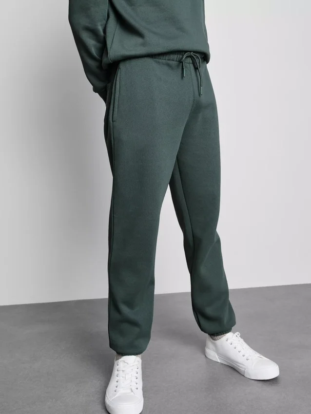Pantaloni de trening cu manșete Pantaloni de trening cu manșete