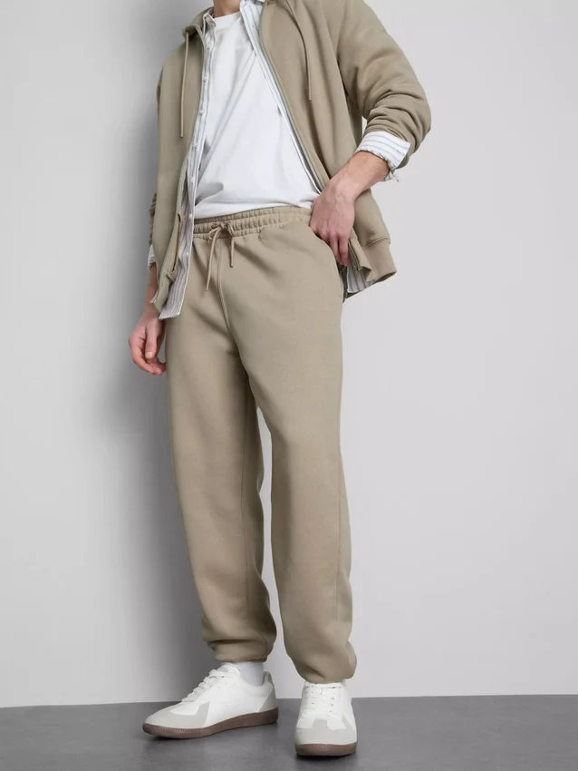 Pantaloni de trening cu manșete Pantaloni de trening cu manșete
