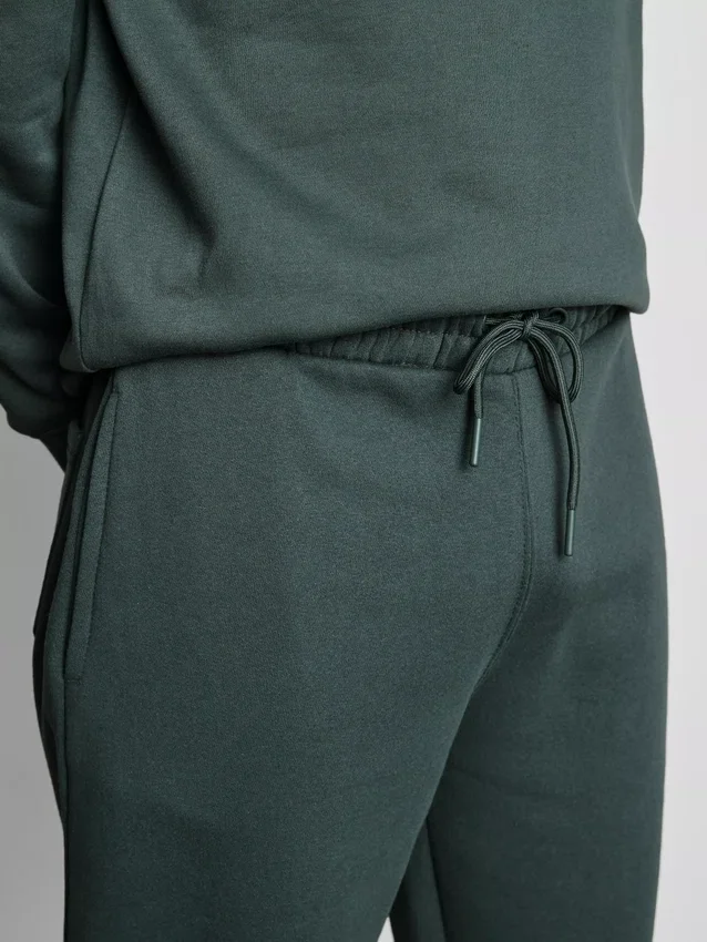 Pantaloni de trening cu manșete Pantaloni de trening cu manșete