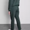 Pantaloni de trening cu manșete Pantaloni de trening cu manșete