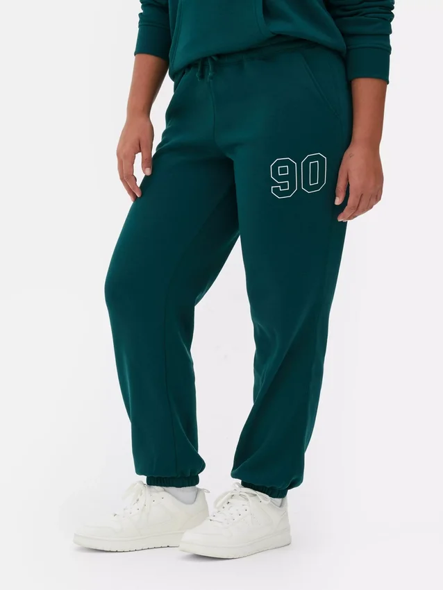Pantaloni de trening cu manșete și imprimeu Pantaloni de trening cu manșete și imprimeu